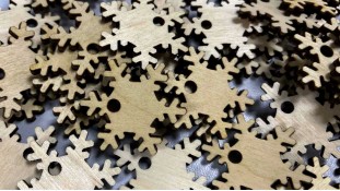 Дерев'яна бирка Сніжинка