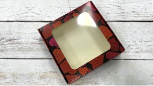 Коробка для пряників 15х15х3 см Серця на темному тлі