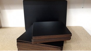 Підставки прямокутні, чорне ДВП.