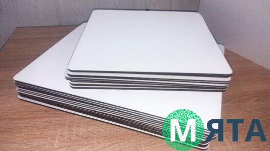 Підставки прямокутні, ДВП з білим покриттям.