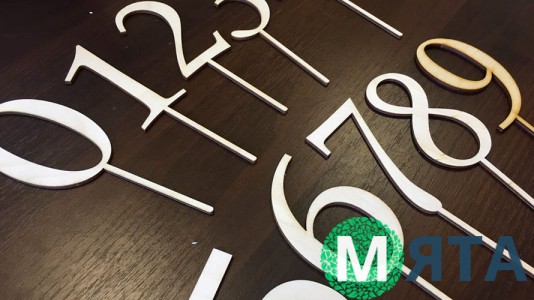 Топпер-цифра, дерево