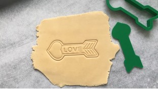 Вирубка + штамп Стріла Love