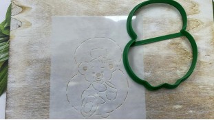 Вирубка + трафарет Ведмідь №7