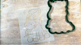 Вирубка + трафарет Конячка