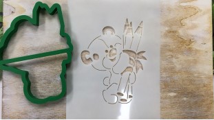 Вирубка + трафарет Ведмедик з олівцями